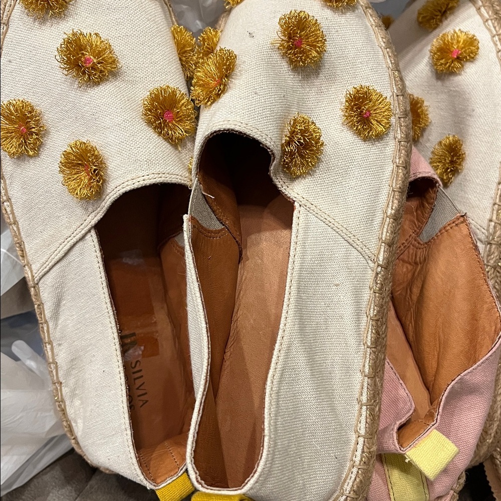 NWOB Silvia Cobos Espadrille Slip On Flower Detail Women's Shoes - Picture 3 of 13